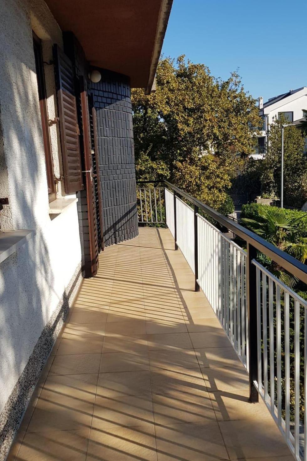Apartments With A Parking Space Malinska Exterior foto